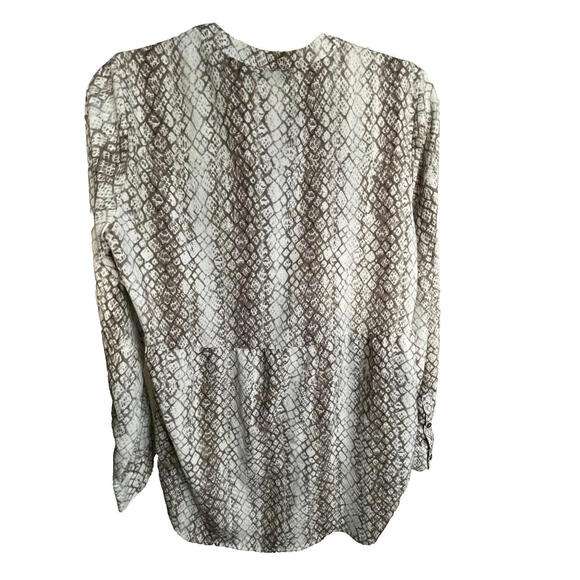 Apt .9 Women's Snake Animal Print Button Up Blouse Long Sleeve V-neck Sz M - Picture 2 of 5